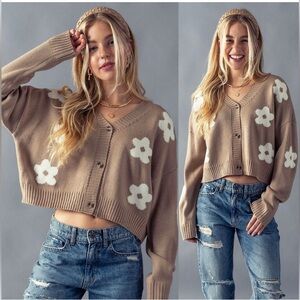 Neutral Cropped Floral V Neck‎ Button Front Knit Cardigan Sweater Size M